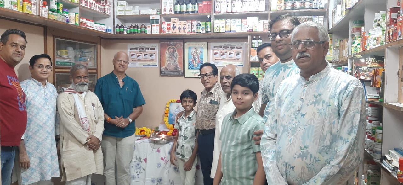 प्राचीन काल से प्रचलित चिकित्सा पद्धति आयुर्वेद आज भी लोककल्याणकारी है – – समाजसेवी श्री बुंदेला