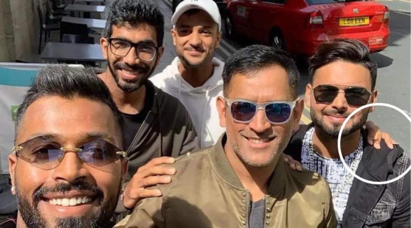 Mayank Agarwal Solves Whos Hand Is It Mystery Behind 2019 World Cup Viral Picture Featuring Rishabh Pant, MS Dhoni