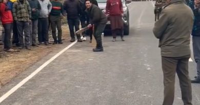 "Kaun Hai Tumhara Bowler?": Sachin Tendulkar Plays Cricket With Locals In Gulmarg. Watch | Cricket News