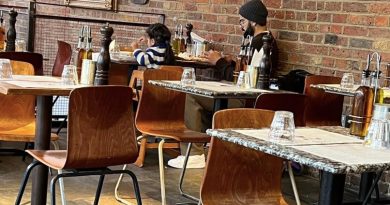 Virat Kohlis Photo With Daughter Vamika At A London Restaurant Goes Viral