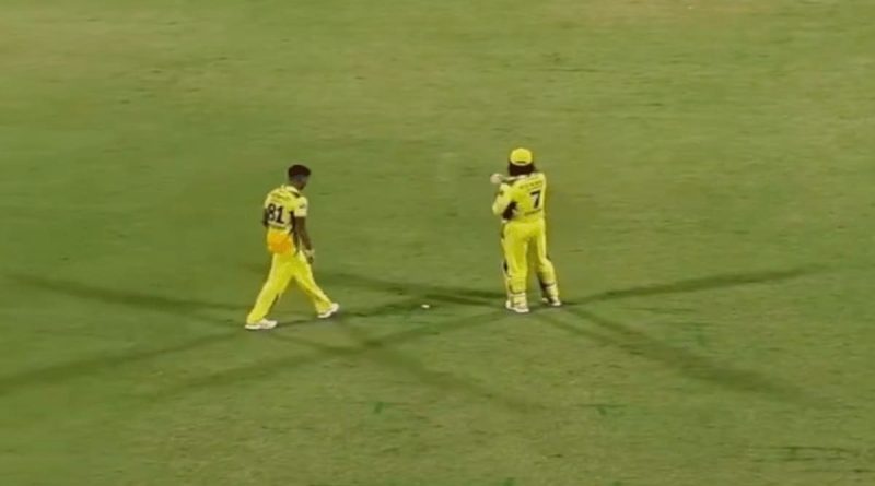 CSK Star Didn't Touch MS Dhoni's Feet. Fresh Video Reveals True Story | Cricket News