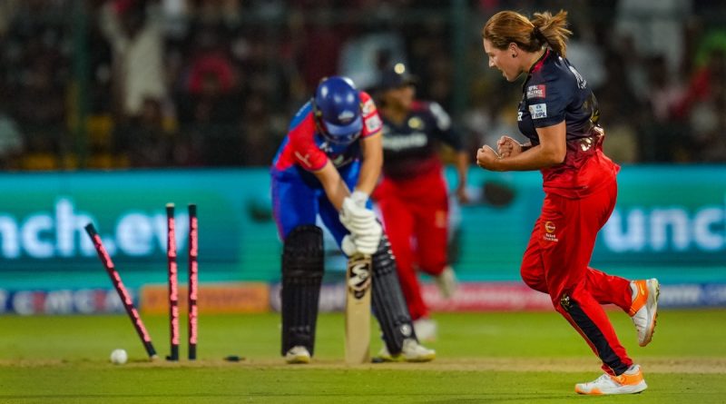 DC Women vs RCB Women: बल्लेबाजों और गेंदबाजों के बीच दिख सकती रोमांचक जंग, जानें पिच से मिलेगा किसे फायदा - India TV Hindi