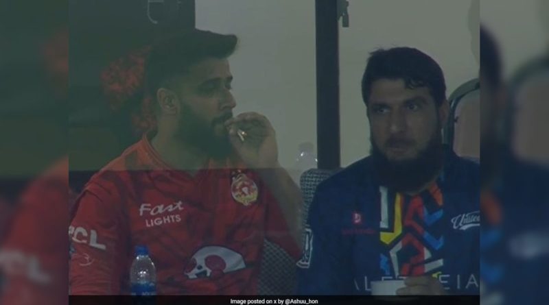 Imad Wasim Caught Smoking In Dressing Room During PSL Final, Triggers Controversy. Video | Cricket News