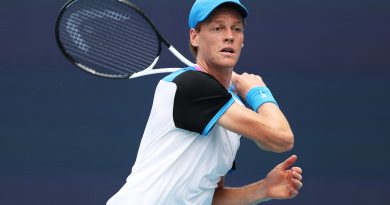 Jannik Sinner Powers Past Machac Into Miami Semifinals | Tennis News