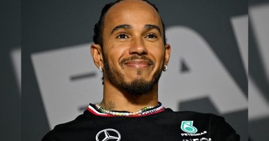 Lewis Hamilton Admits 'It's A Shock' As Mercedes Top Bahrain Practice | Formula 1 News