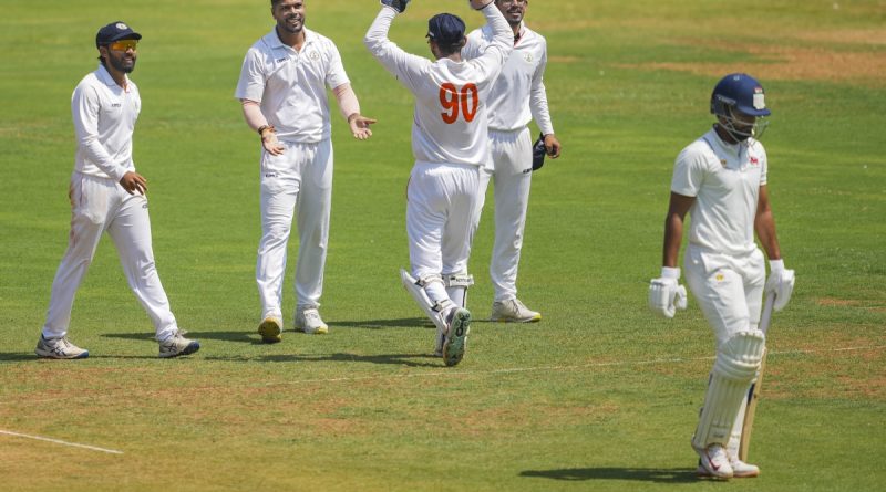 Ranji Trophy 2024: फाइनल में फेल हुए श्रेयस अय्यर, सिर्फ इतने रन बनाकर लौट गए पवेलियन - India TV Hindi