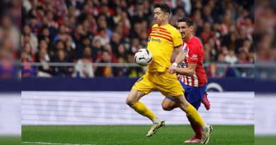 Robert Lewandowski-Powered Barcelona Thrash Atletico Madrid To Stay In Title Race | Football News