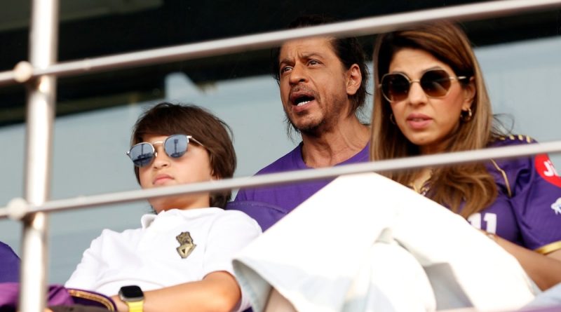 AbRam, Suhana Khan By Shah Rukh Khan's Side To Cheer KKR As 'Khan-Daan' Takes Over - Watch | Cricket News