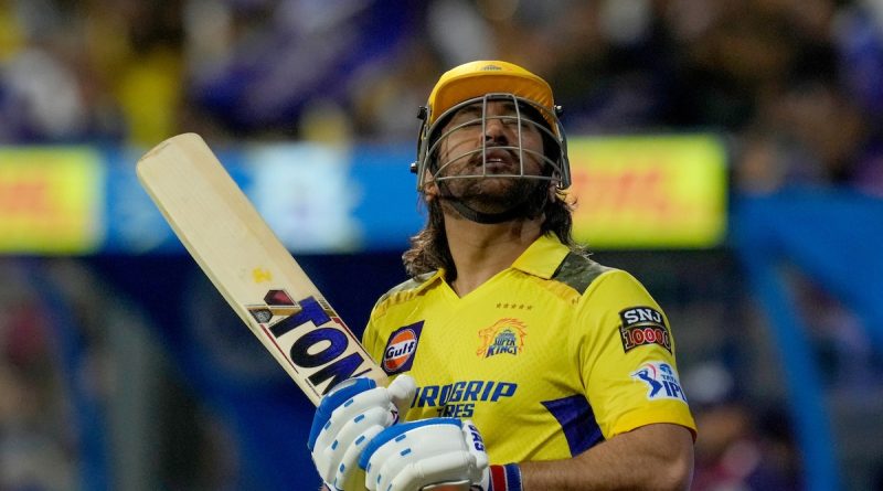 MS Dhoni Injured But Ignoring Pain To Do What Needs To Be Done, Confirms CSK Coach | Cricket News