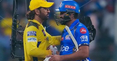 MS Dhoni's Brilliant Gesture For Heartbroken Rohit Sharma After MI vs CSK Game | Cricket News