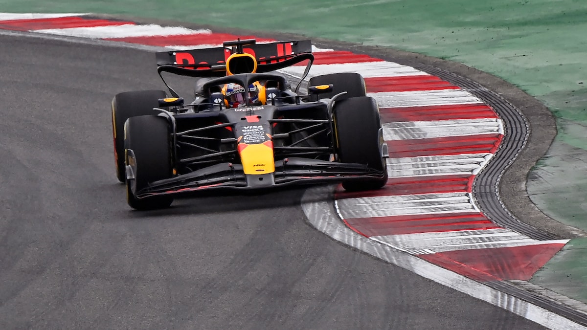 Max Verstappen Blasts Past Lewis Hamilton To Win Chinese GP Sprint | Formula 1 News