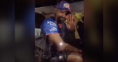 Video: Stuck In Traffic, Rohit Encounters "Hamara Captain Kaisa Ho? Chants. His Reaction