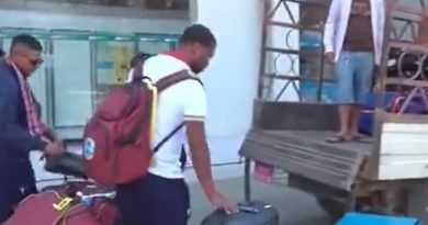 West Indies Stars Load Own Luggage In Tempo On Arrival, Video Divides Internet | Cricket News